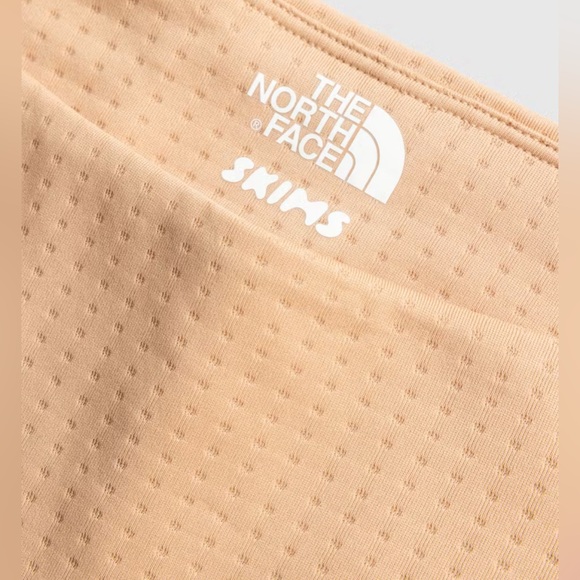 NWT SKIMS X NORTH FACE W DOT TIGHT
COLOR OCHRE
SIZE MEDIUM/REGULAR - Picture 2 of 9